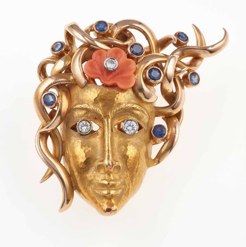 Spilla maschera con zaffiri, diamanti e corallo  - Auction Fine Coral Jewels - II - Cambi Casa d'Aste