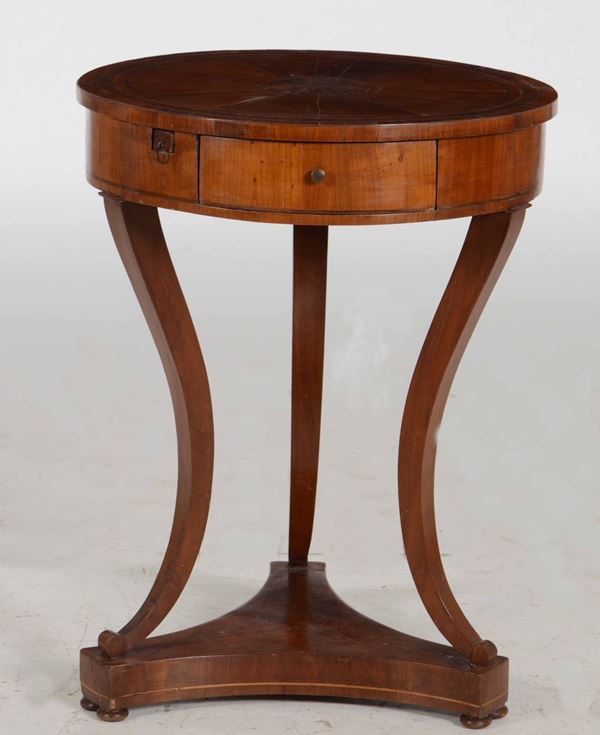 Tavolino in legno lastronato, filettato ed intarsiato, XIX secolo