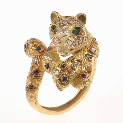 Anello Pantera con Diamanti, Zaffiri e Due Smeraldi