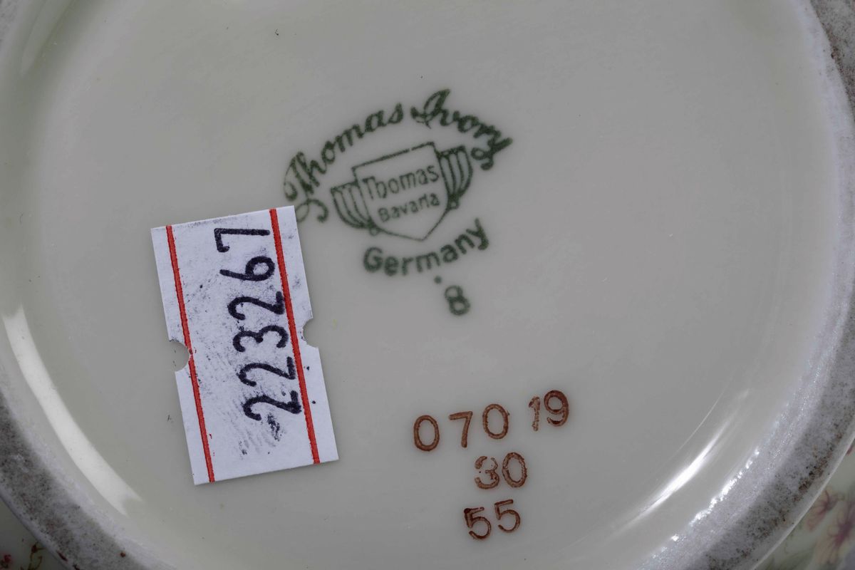 Coppia di Vasi e un Altro Vaso Germania, Manifatture Thomas e Johann Seltmann, XX Secolo