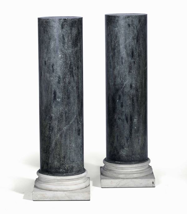 Coppia di colonne dipinte a finto marmo, XX secolo