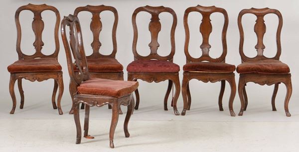 Dodici sedie in noce con schienale a cartella, XVIII-XIX secolo