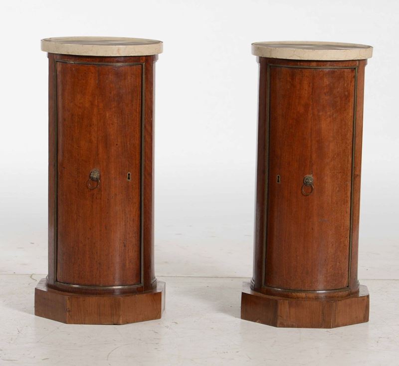 Coppia di comodini a colonna in legno, XIX secolo  - Auction Antiques January | Time Auction - Cambi Casa d'Aste