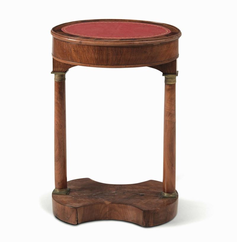 Tavolino impiallacciato in noce, fine XIX secolo  - Asta Dimore Italiane - Cambi Casa d'Aste