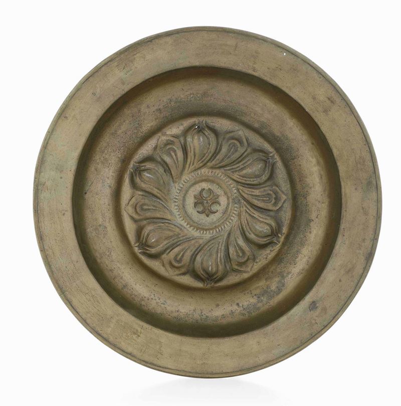 A brass plate, Italian prod. Central Europe, 1500s  - Auction Sculpture and Works of Art - Cambi Casa d'Aste
