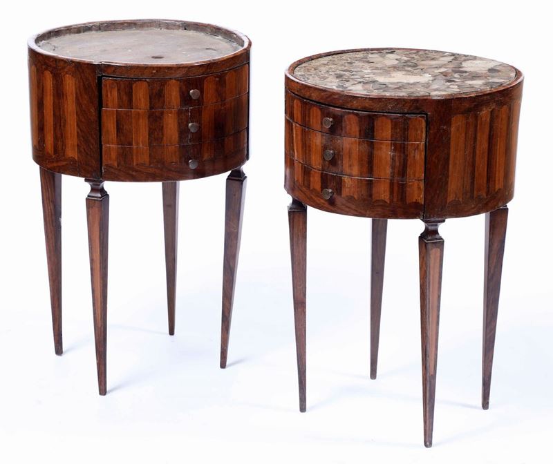 Due piccoli comodini circolari a tre cassetti, XIX secolo  - Auction Antiques January | Time Auction - Cambi Casa d'Aste