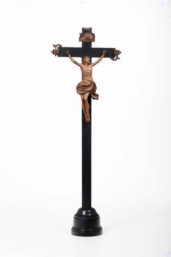 Crocifisso in legno di bosso e legno ebanizzato. Italia del nord o Germania XVII-XVIII secolo