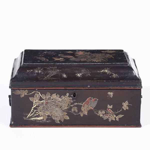 Scatola in legno laccato con decori naturalistici, Cina, Dinastia Qing, XIX secolo
