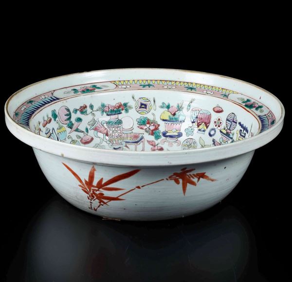 A porcelain basin, China, Qing Dynasty, 1800s