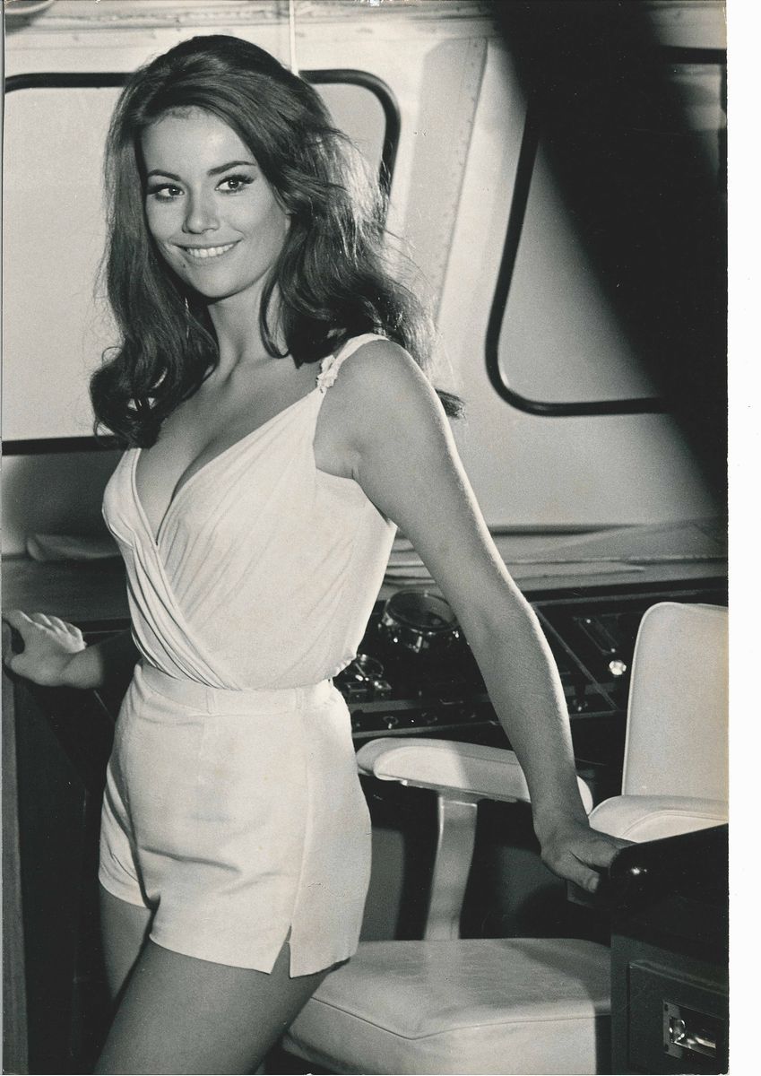 Pierluigi Alias Pierluigi Praturlonlotto Composto da 7 Fotografie di Carroll Baker e 007 Thunderb...