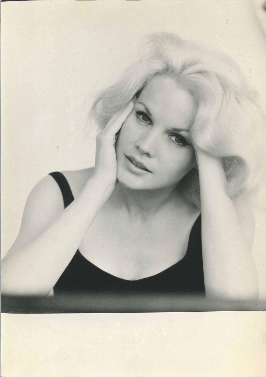 Philippe Halsman (1906-1979)lotto Composto da 2 Fotografie di Carroll Baker