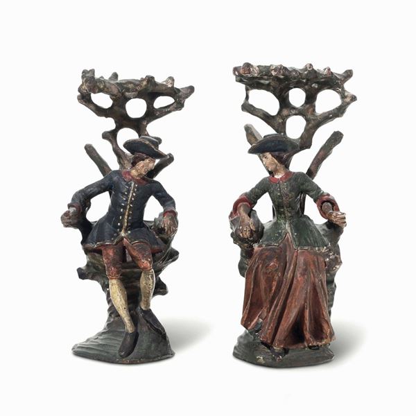 Due figure di gentiluomo e gentildonna in legno policromo.  Veneto XVIII secolo