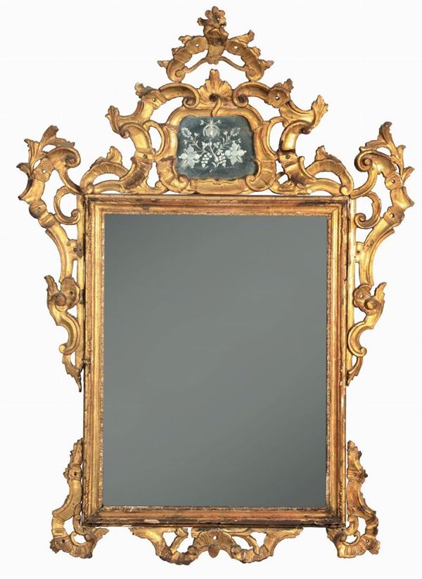 Specchiera in legno intagliato, traforato e dorato, metà XVIII secolo