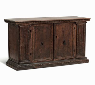 Credenza in Noce a Due Ante in Noce Intagliato, XVII Secolo