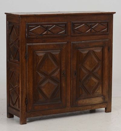 Credenza in Noce a Due Ante e Due Cassetti Pannellati, XVIII Secolo