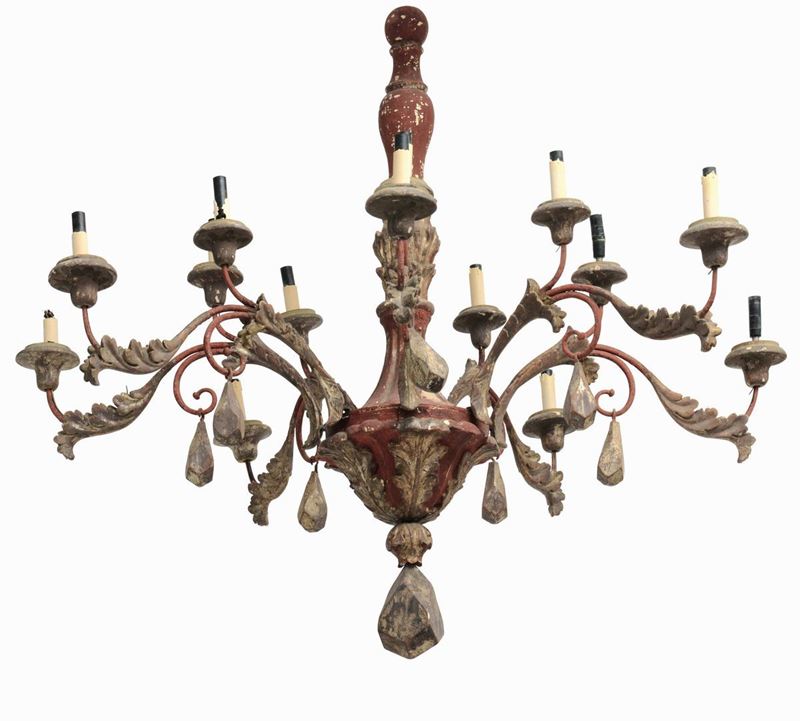 Lampadario a dodici luci in legno intagliato, dipinto e dorato, XVIII secolo  - Asta Dimore Italiane - Cambi Casa d'Aste