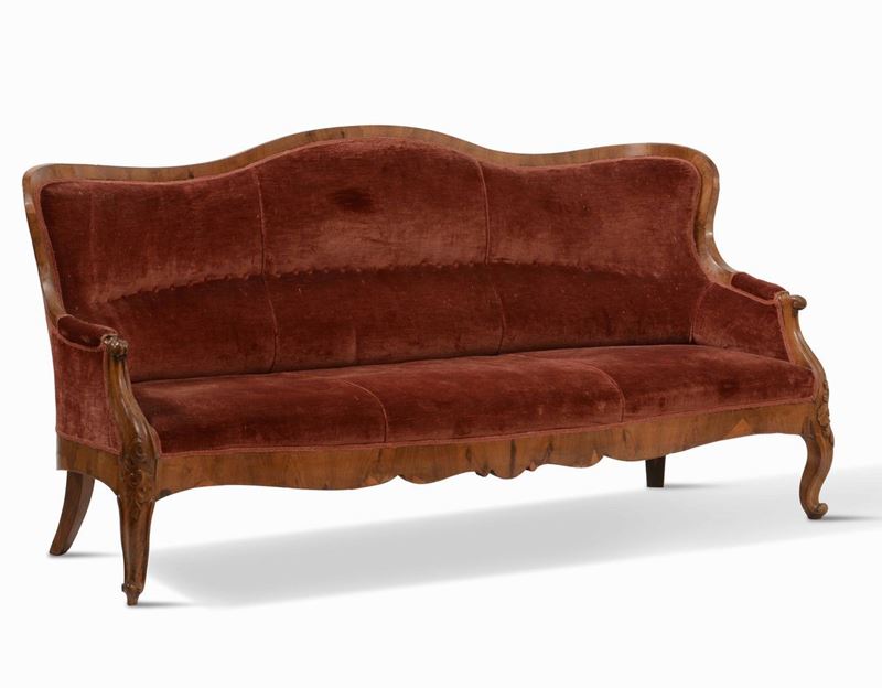 Divano in noce, velluto rosso. Inizi XIX secolo  - Auction Artworks and Furniture from Lombard private Mansions - Cambi Casa d'Aste