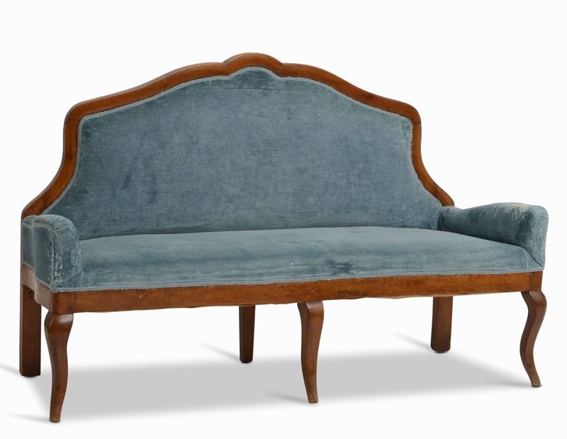 Divanetto in noce con alto schienale sagomato, XIX secolo  - Auction Artworks and Furniture from Lombard private Mansions - Cambi Casa d'Aste