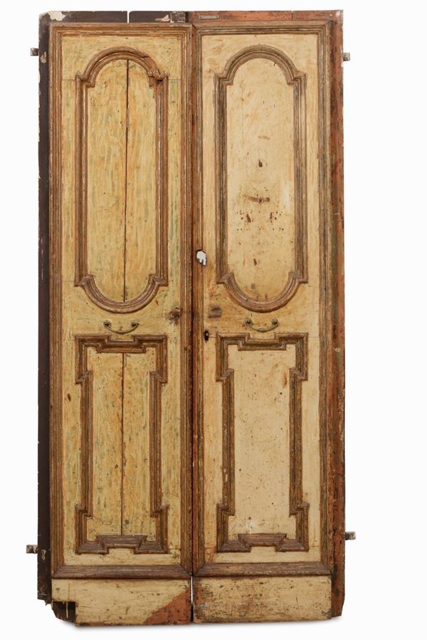 Due coppie di porte a due battenti laccate gialle, XVIII secolo
