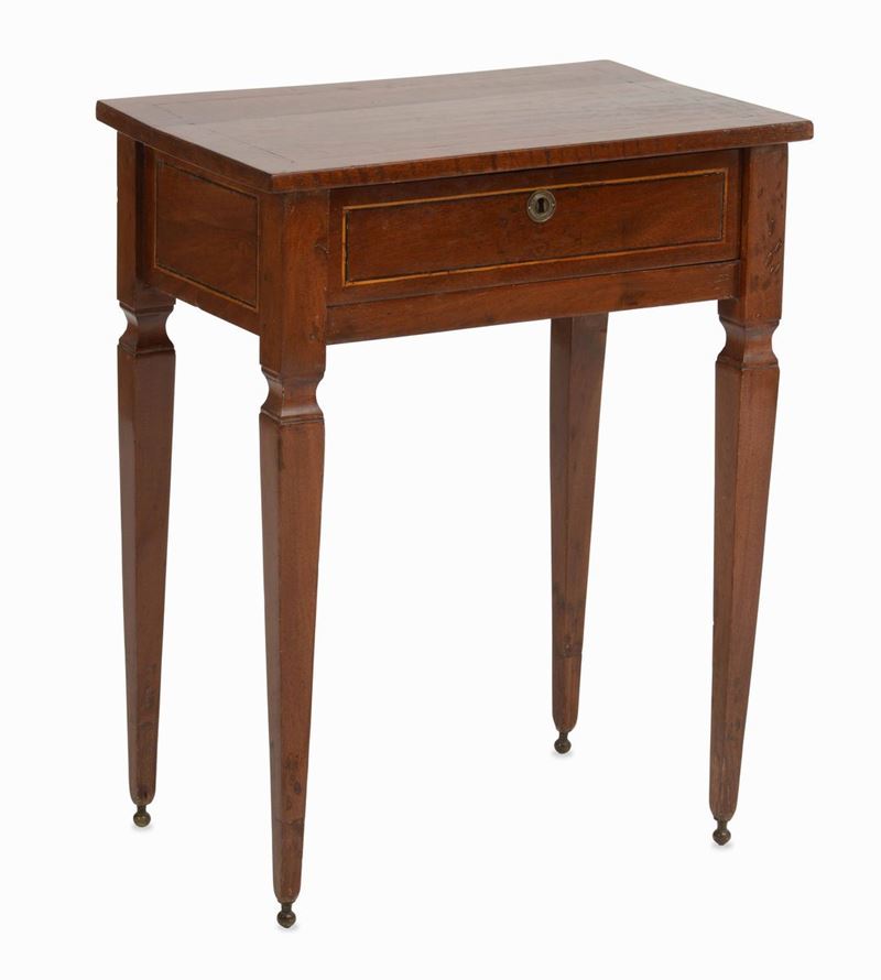 Tavolino direttorio in noce con cassetto, XIX secolo  - Auction Artworks and Furniture from Lombard private Mansions - Cambi Casa d'Aste