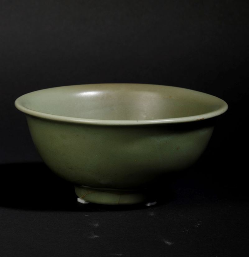 Ciotola in porcellana Longquan celadon, Cina, Cina, Dinastia Ming, XVI secolo  - Asta Arte Orientale | Virtual - Cambi Casa d'Aste