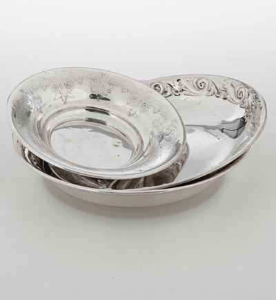 Tre Piatti in Argento. Differenti Manifatture Italiane del XX Secolo