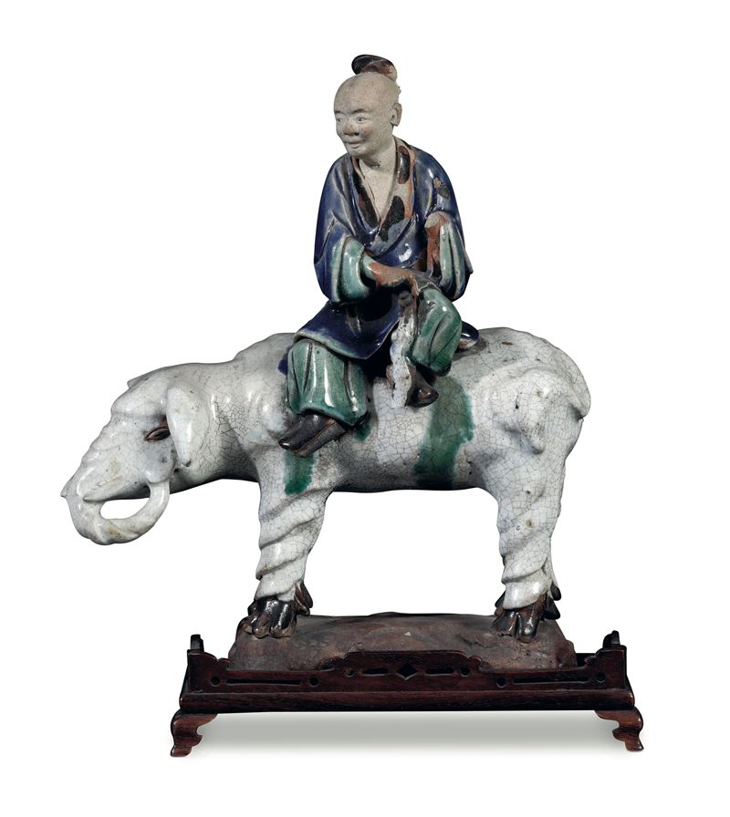 Statuetta di monaco a cavallo di elefante mitico. Giappone, tardo periodo Edo (1603 –1868) XIX secolo  - Asta Antiquariato febbraio - Cambi Casa d'Aste