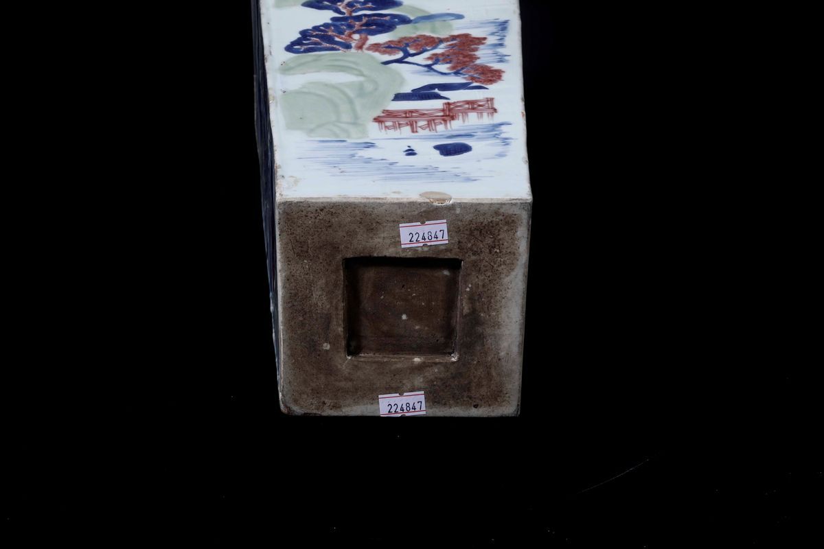 Vaso Trapezoidale a Tromba. Cina, Dinastia Qing, Era Kangxi (1662-1722)