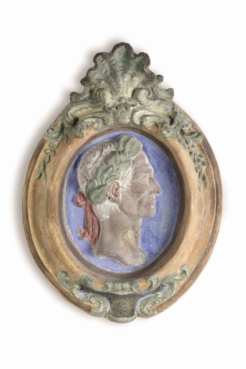 Serie di 4 Ovali Raffiguranti Imperatori in Stucco Policromo. XVIII-XIX Secolo