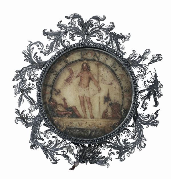 Medaglione in cera policroma entro cornice in filigrana. Arte italiana del XVIII secolo