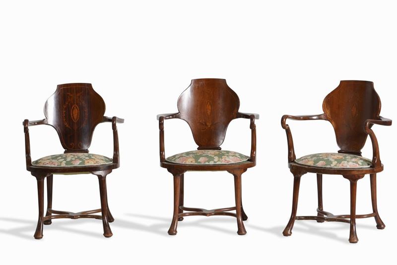 Tre poltrone in legno con schienale sagomato ed intarsiato, XX secolo  - Auction Artworks and Furniture from Lombard private Mansions - Cambi Casa d'Aste