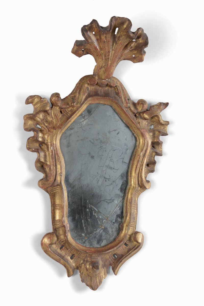Applique con specchio in legno intagliato e dorato a decori rocailles, XVIII secolo  - Asta Opere e Arredi da Dimore Lombarde - Cambi Casa d'Aste