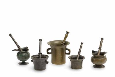 Gruppo di Cinque Mortai in Bronzo con Pestelli. Varie Epoche
