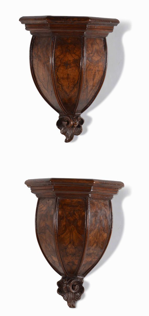 Coppia di mensoline pensili in legno, XVIII secolo  - Auction Artworks and Furniture from Lombard private Mansions - Cambi Casa d'Aste