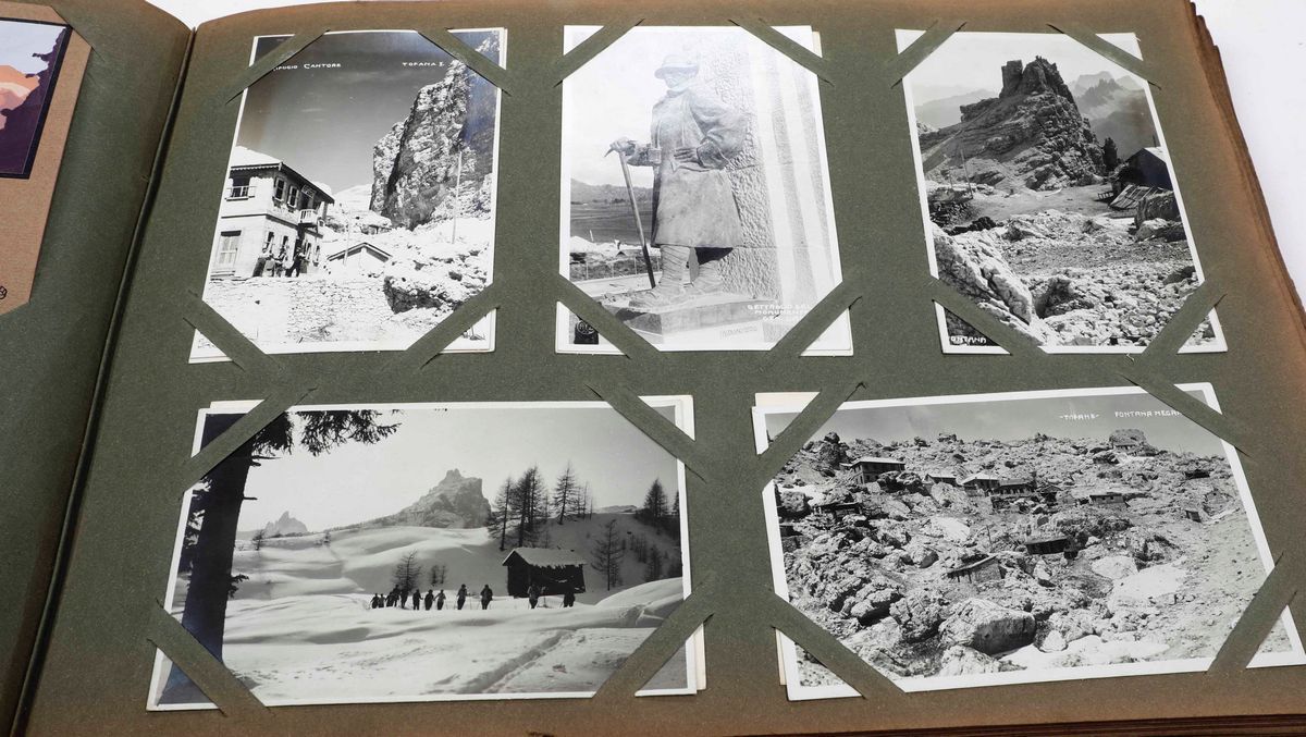 Cartoline e Fotografietre Album Contenenti Cartoline e Fotografie.