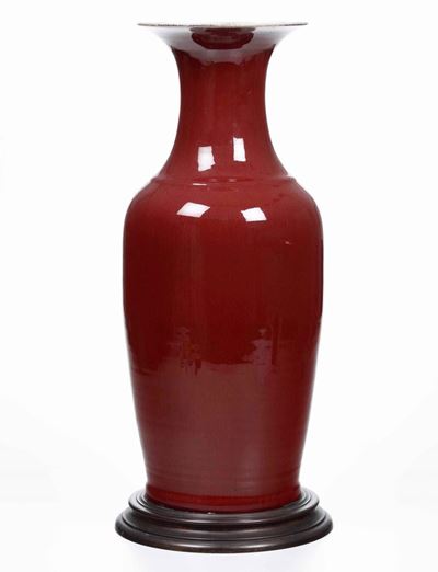 Vaso in Porcellana Monocroma Color Sangue di Bue, Cina, Dinastia Qing, XIX Secolo