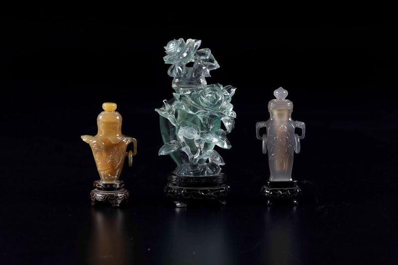 Lotto composto da tre vasetti con coperchio scolpiti in corniola, quarzo e agata, Cina, XX secolo  - Asta Arte Orientale - Cambi Casa d'Aste