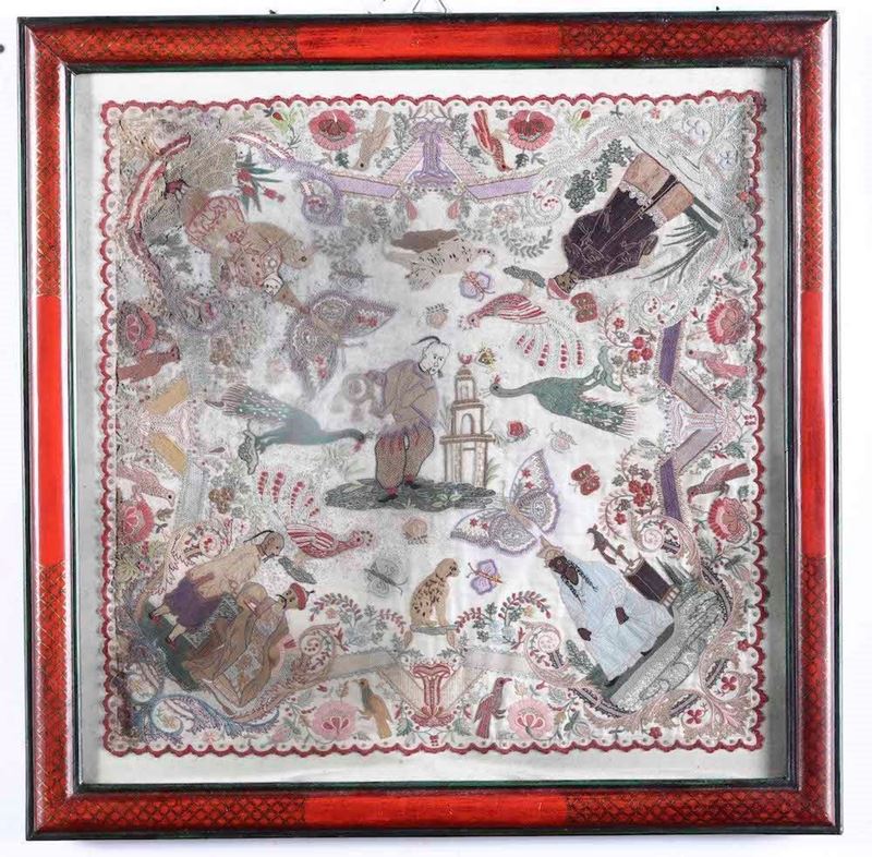 Tessuto in seta ricamata con personaggi e animali su fondo bianco, Cina, Dinastia Qing, XIX secolo  - Asta Arte Orientale - Cambi Casa d'Aste