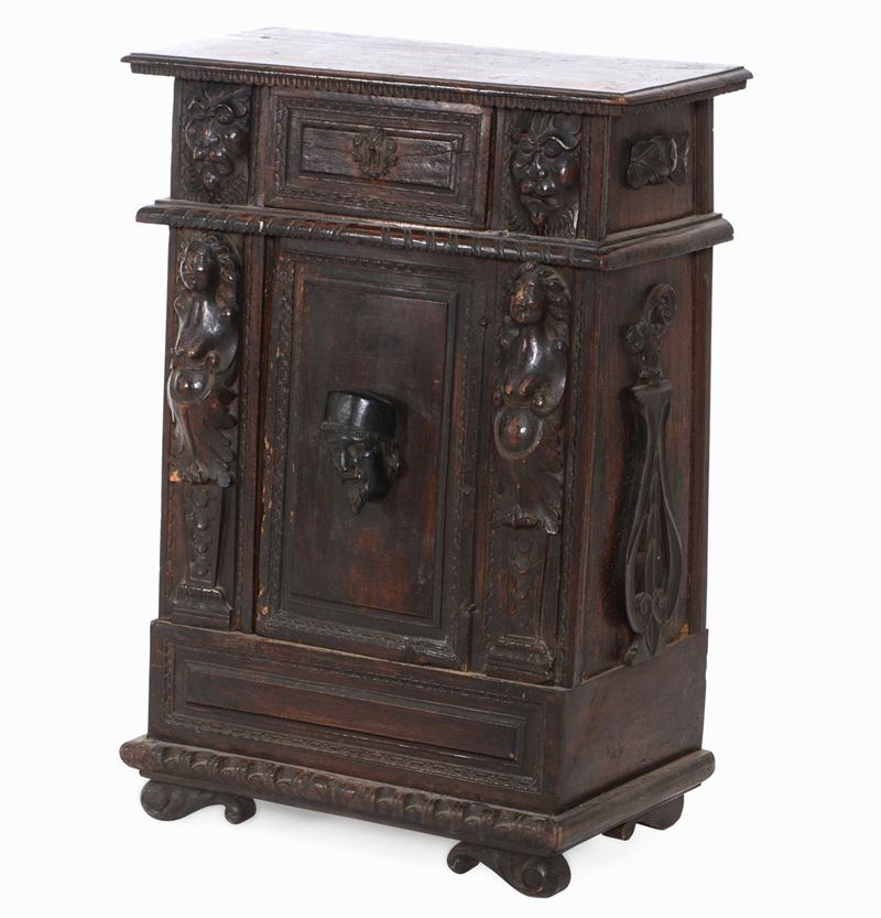 Credenzino in legno scolpito, Lombardia XVII-XVIII secolo  - Auction Antiques | Cambi Time - Cambi Casa d'Aste
