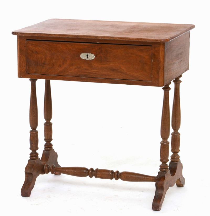 Tavolino con cassetto in noce, fine XIX secolo  - Asta Antiquariato | Cambi Time - Cambi Casa d'Aste