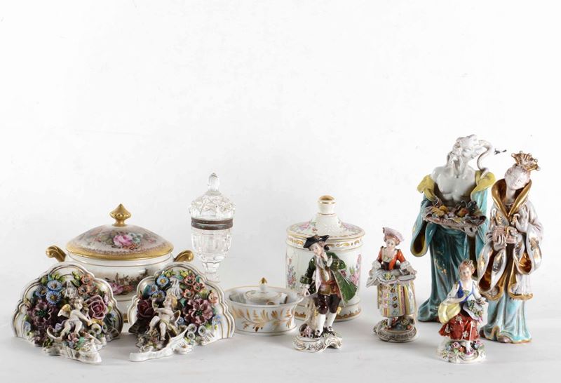 Lotto di dieci oggetti diversi in porcellana e vetro  - Asta Antiquariato | Cambi Time - Cambi Casa d'Aste