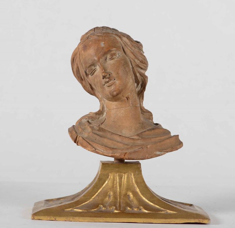 Busto femminile. Legno scolpito. XVIII secolo  - Asta Antiquariato | Cambi Time - Cambi Casa d'Aste