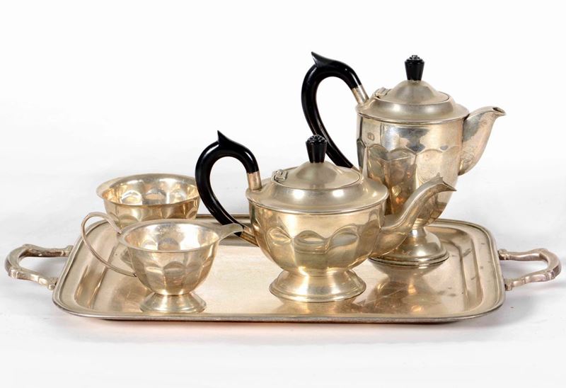 Servizio da tè e caffè in metallo argentato.  - Auction Antiques | Cambi Time - Cambi Casa d'Aste