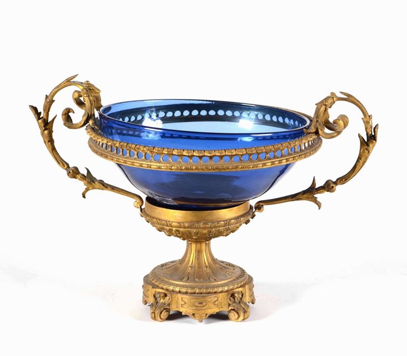 Alzata in metallo dorato e vetro blu cobalto  - Auction Antiques | Cambi Time - Cambi Casa d'Aste