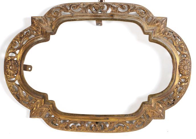 Antica cornicetta in metallo traforato e dorato  - Auction Antiques | Cambi Time - Cambi Casa d'Aste
