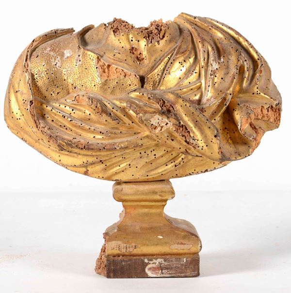 Piccolo busto acefalo in legno dorato, XVII secolo