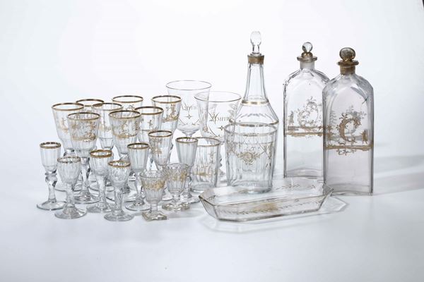 Gruppo di bottiglie e bicchieri con decorazioni in oro XVIII e XIX secolo