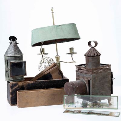 Lanterna in Metallo, Lampada in Ottone e Proiettore e Lastre in Vetro. Varie Epoche e Manifatture...