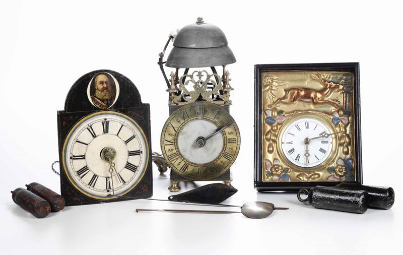Lotto di tre orologi da parete diversi  - Auction Furnishings from Italian Villas | Cambi Time - Cambi Casa d'Aste