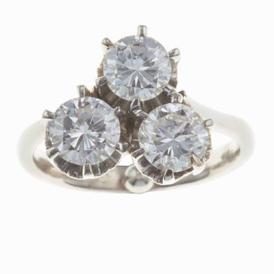 Anello con Tre Diamanti Taglio Brillante per Ct 1.50 Circa